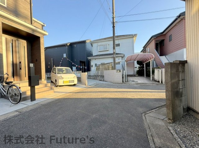 三郷市彦糸1丁目　新築戸建　全1棟の前面道路含む現地写真|前面道路含む現地写真です。