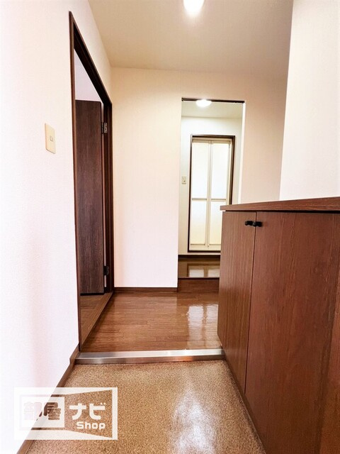 フォブール川津Aの玄関