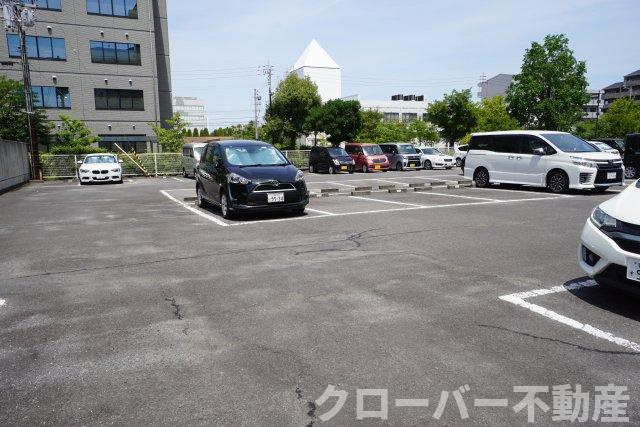 アーバンハイツ大橋の駐車場