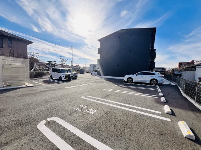 グランドステージ本町の駐車場