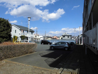 ★敷地内駐車場★（空き状況・使用料等詳細はご確認下さい）