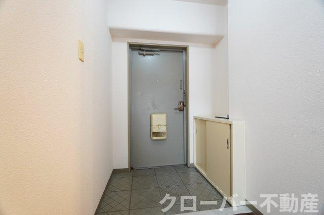 五福マンションの玄関