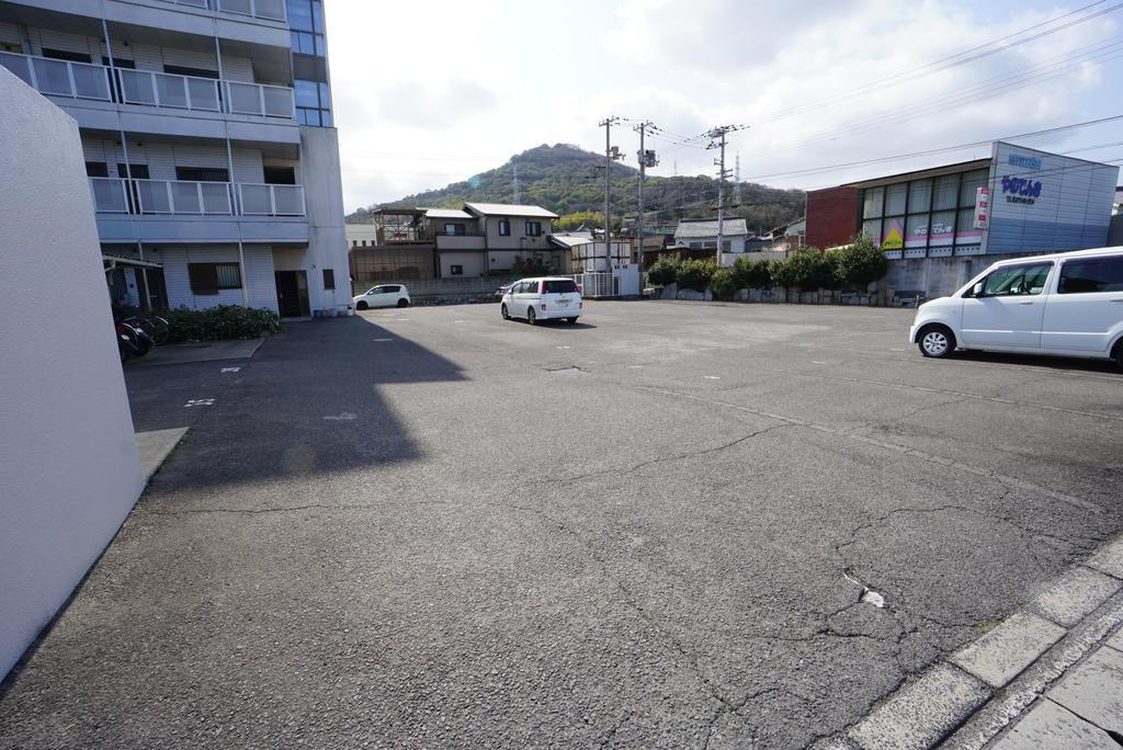 網の浦ハイツの駐車場