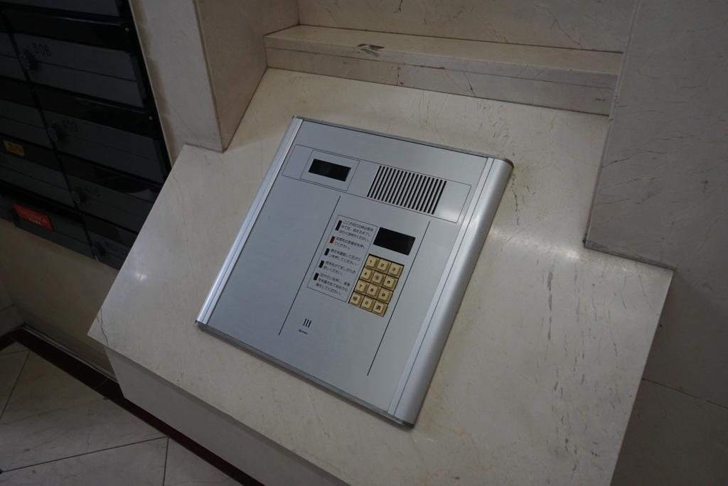 アルファビルのエントランス