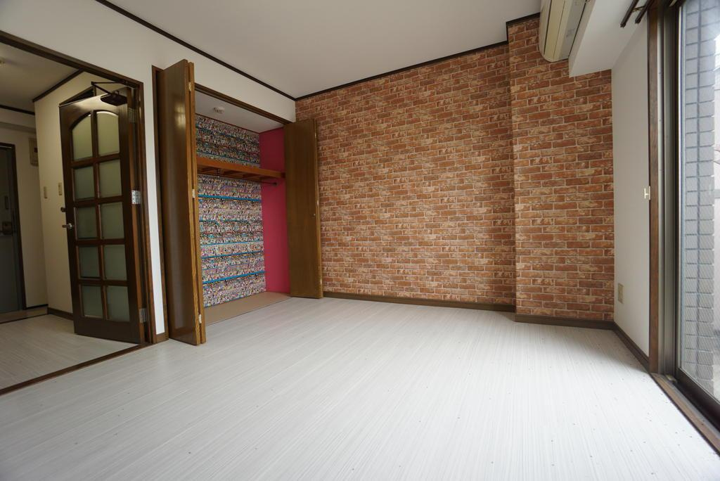 アルファビルの居間・リビング