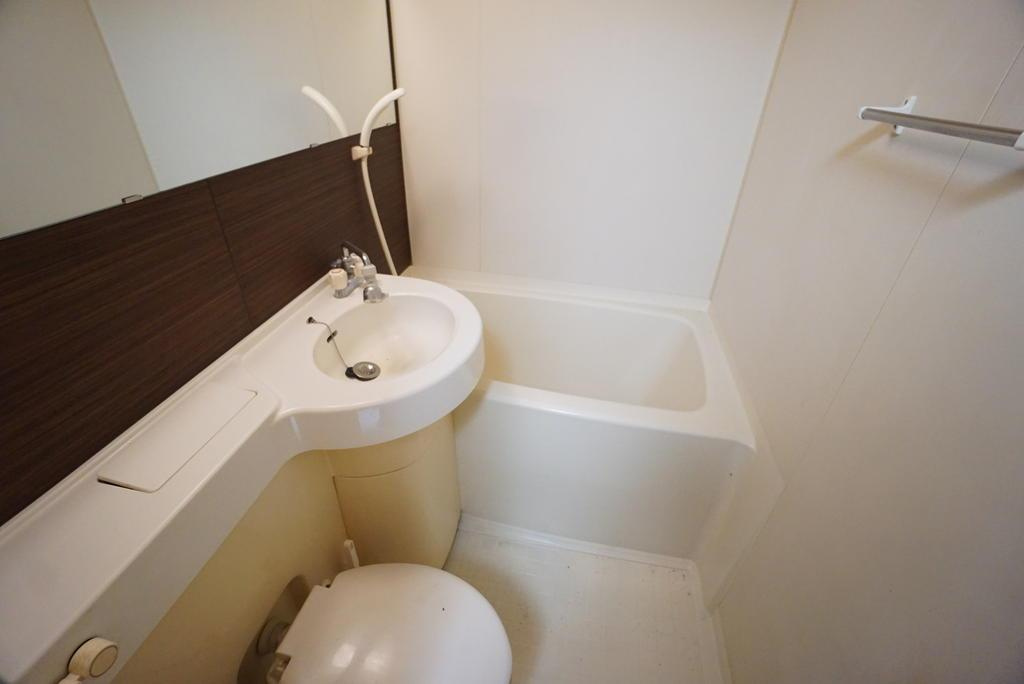 アルファビルの浴室