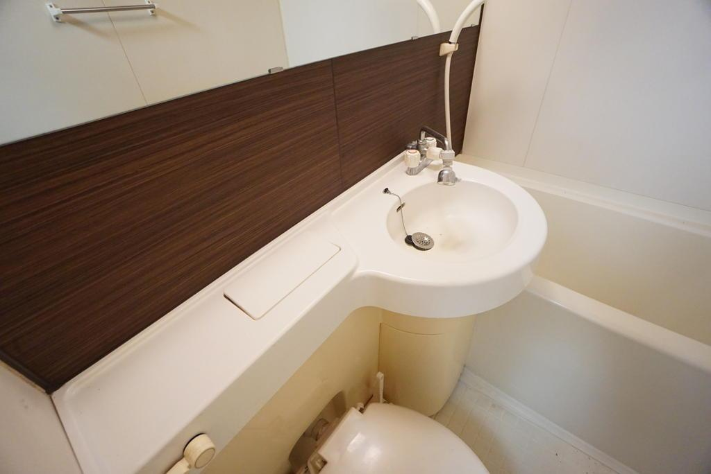 アルファビルの洗面所