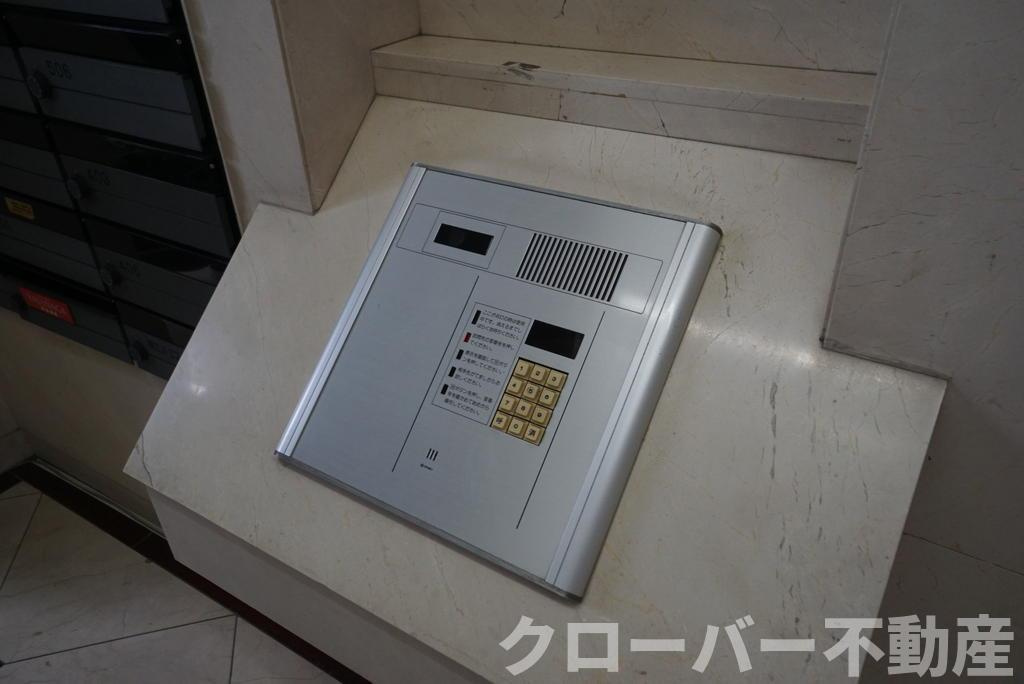 アルファビルのエントランス