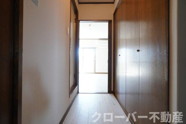 アルファビルの内装