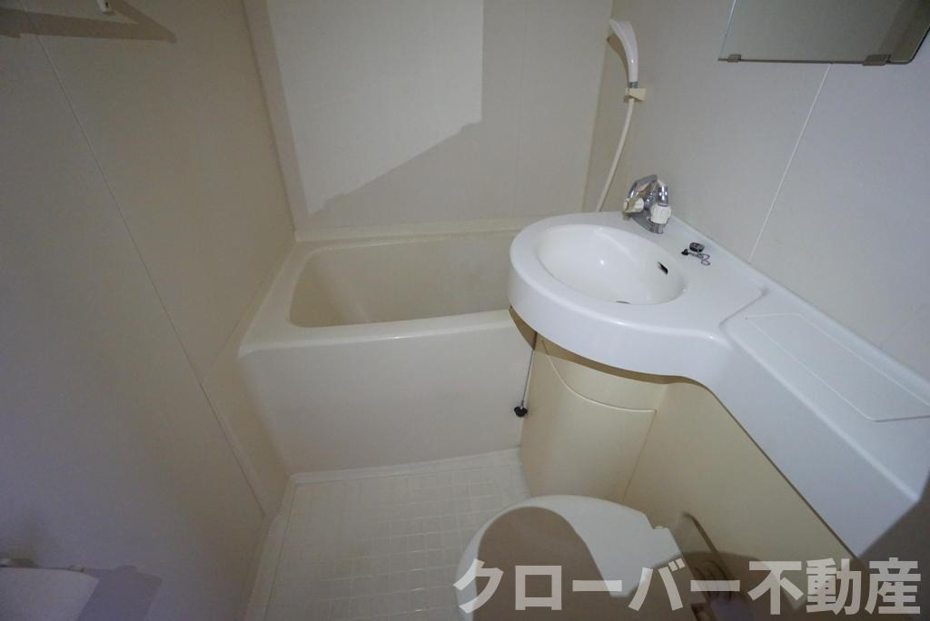 アルファビルの浴室