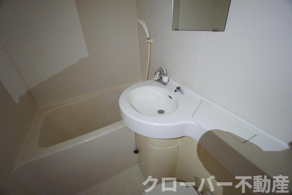 アルファビルの洗面所