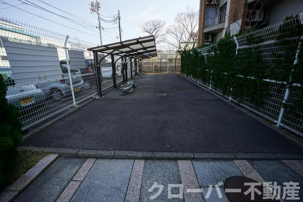 樟ハイツの駐車場