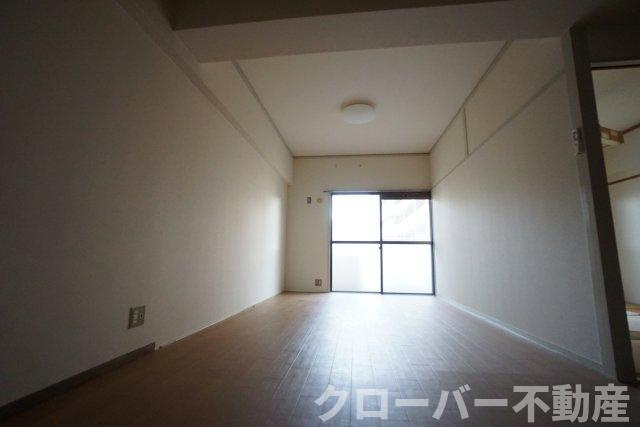 アーバンハイツ大橋の居間・リビング