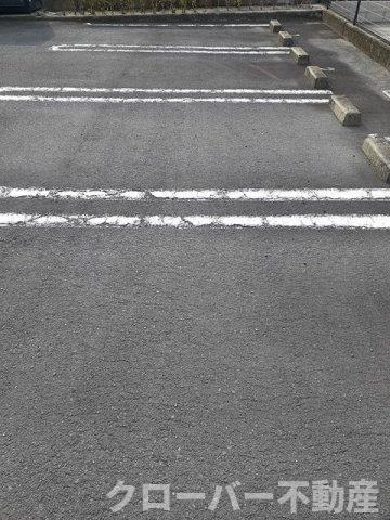 エターナル・パレスＢの駐車場