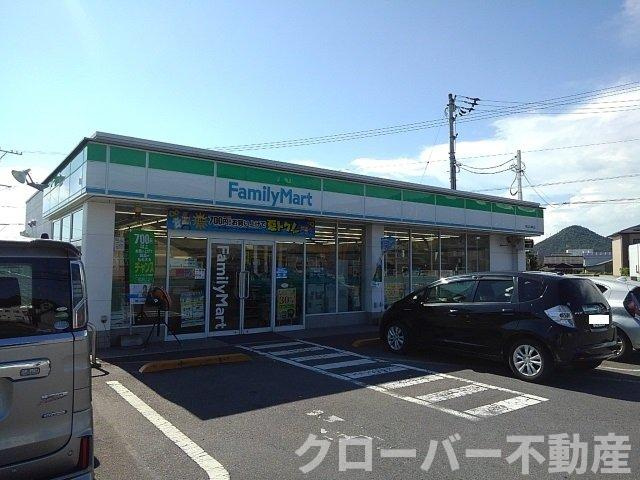 エターナル・パレスＢの周辺|ファミリーマート坂出川津町店まで1200m