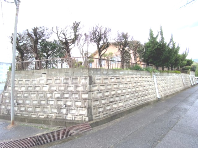 須恵町上須惠中古平家建の前面道路含む現地写真|南西角地なので日当たりも良好です！