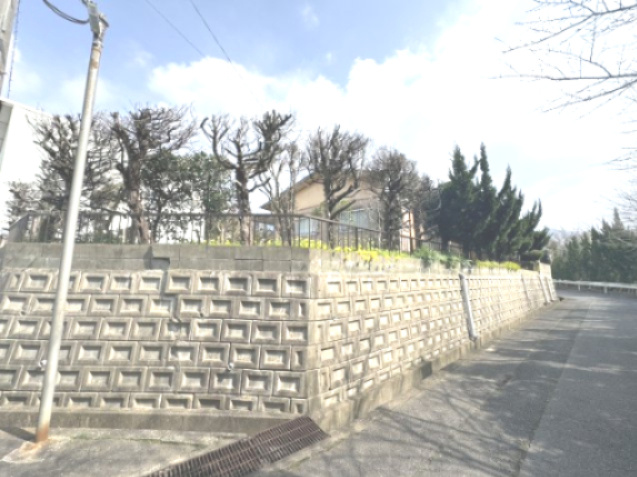 須恵町上須惠中古平家建の前面道路含む現地写真|角地になります！