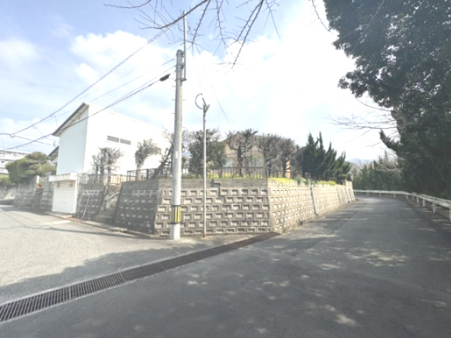 須恵町上須惠中古平家建の前面道路含む現地写真