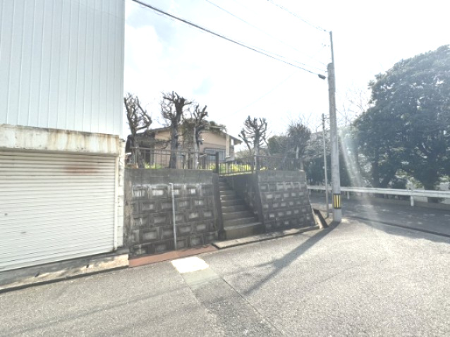 須恵町上須惠中古平家建の前面道路含む現地写真