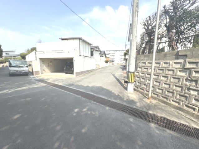 須恵町上須惠中古平家建の前面道路含む現地写真