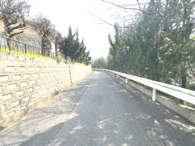 須恵町上須惠中古平家建の前面道路含む現地写真