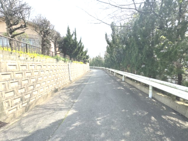 須恵町上須惠中古平家建の前面道路含む現地写真