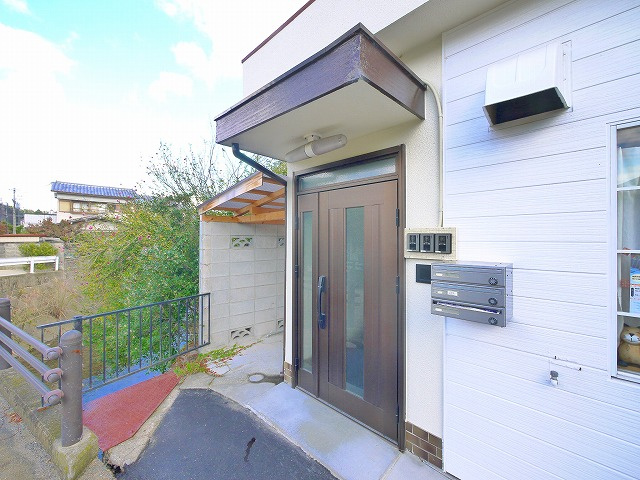 北袋町ハイツのエントランス