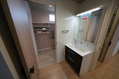 【独立洗面台】 | 〈玉島上成1号棟〉水廻り集中設計の新築建売一戸建て