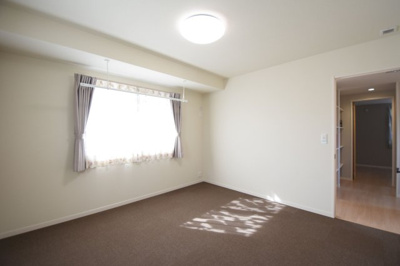 【洋室】 | 〈玉島上成1号棟〉水廻り集中設計の新築建売一戸建て