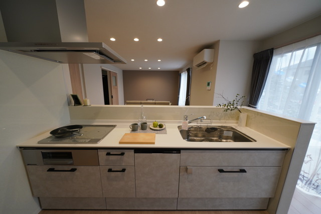 【キッチン】 | 〈玉島上成1号棟〉水廻り集中設計の新築建売一戸建て | LIXILのシステムキッチン