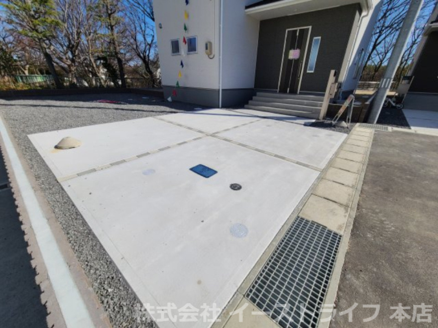 【子育て支援対象】郷ケ丘２丁目第5の駐車場|6号棟の駐車場です。4台駐車可能（車種による）