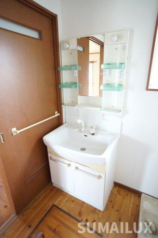 熊本市南区城南町永の一戸建ての独立洗面台
