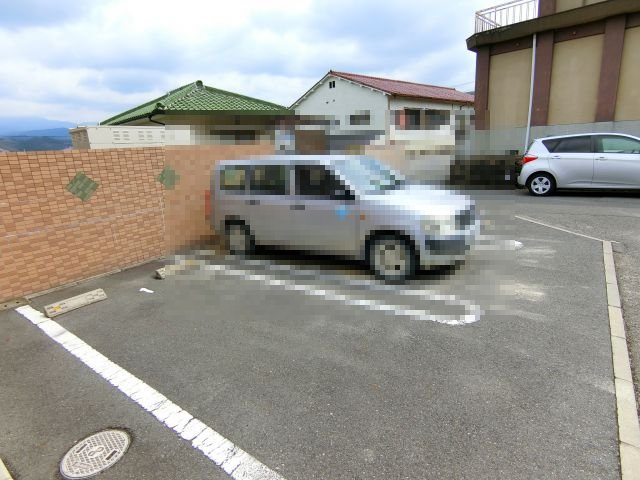 ラフレシ－ル三日市の駐車場