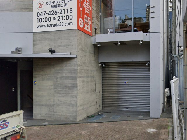 船橋駅前ビルのエントランス
