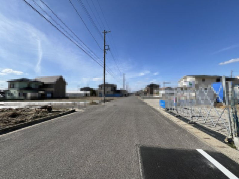 碧南市三宅町3期新築戸建　1号棟の前面道路含む現地写真|碧南市三宅町3期新築戸建1号棟前面道路写真です。南東側公道約8ｍ