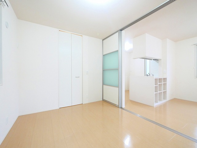 ラフィーネ四条大路の洋室|使い勝手のいい洋室です