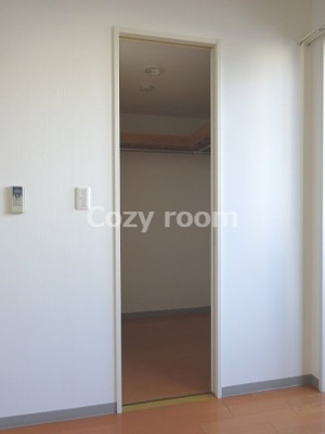 【収納】 | ドゥーエ江坂Ⅰ | WIC。ウオークインクローゼットです。