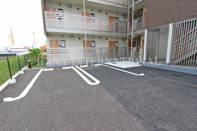 クレイノアミスターの駐車場