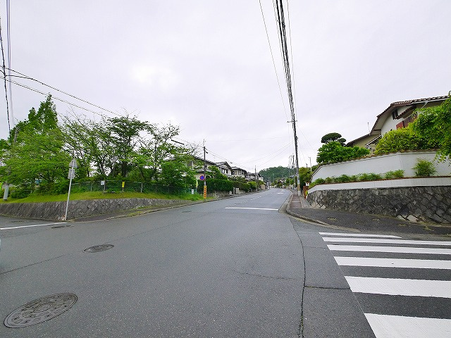 エヌエムドゥーズの周辺