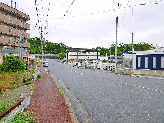 エヌエムドゥーズの周辺