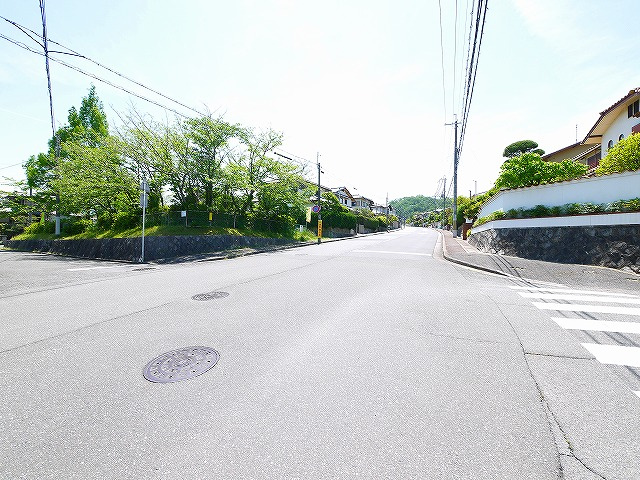 エヌエムドゥーズの周辺