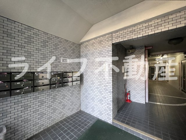 ピースハイツ長堂A棟のエントランス|清潔なエントランスです