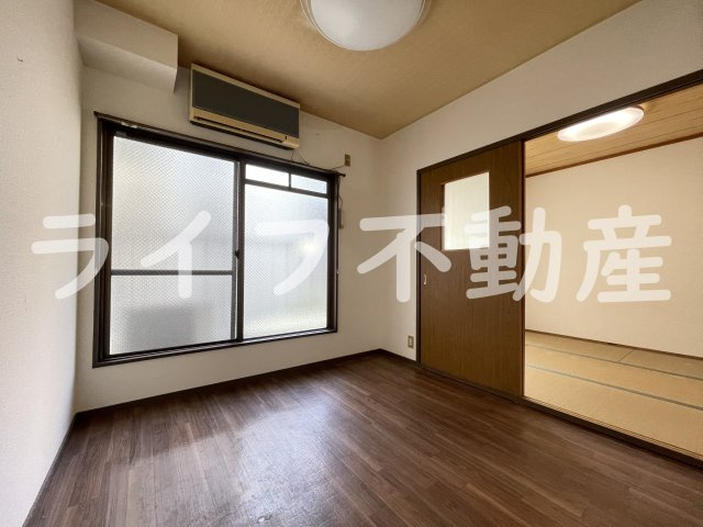 ピースハイツ長堂A棟の居間・リビング|使いやすい居間です