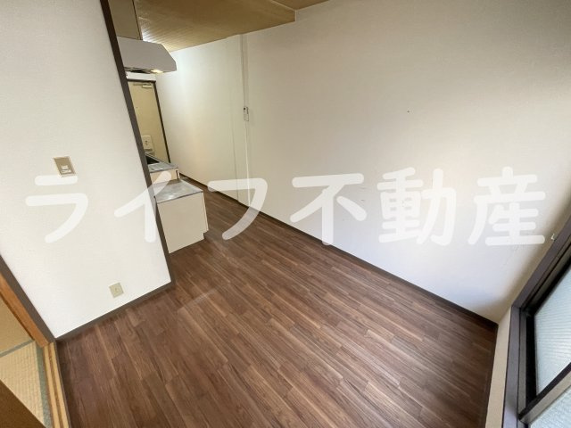 ピースハイツ長堂A棟の居間・リビング|おしゃれなリビングです