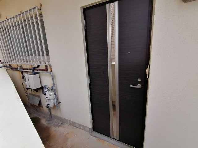 アパートメント国際通りの玄関