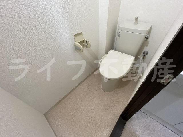 コーポカロッサのトイレ|ゆったりとした空間のトイレです
