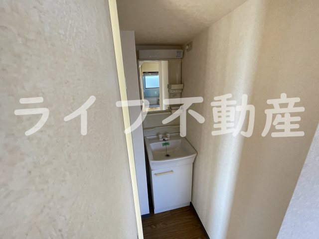 日伸ビルの独立洗面台|朝の身支度には欠かせない独立洗面化粧台