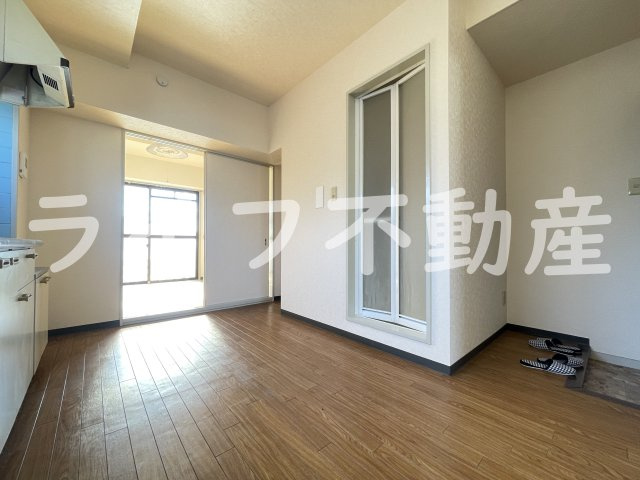 日伸ビルの居間・リビング|ゆったりとしたリビングです