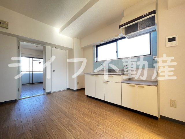 日伸ビルの居間・リビング|こちらのリビングで趣味の時間をお楽しみください