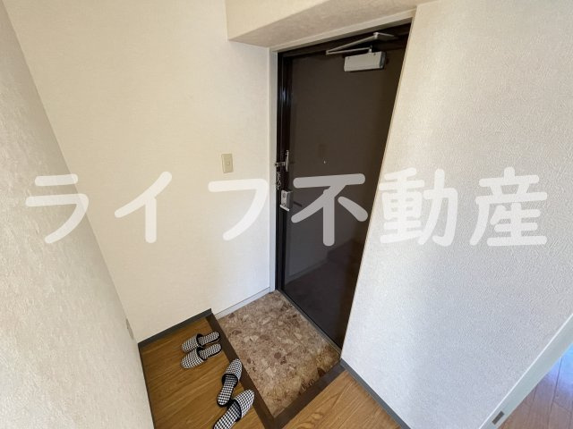 日伸ビルの玄関|ゆったりとした玄関です